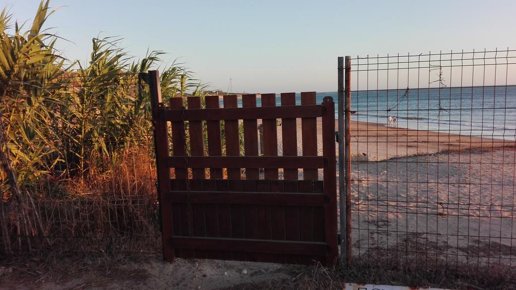 En Finca Las Dunas Dos Chalets Con Jacuzzis En Primera Linea De Playa , Uno De 4 Dormitorios Y Otro De 2 Dormitorios, Llama Al Seiscientos Veintisiete Cuatrocientos Diecisiete Trescientos Noventa Y Ocho Rota Exteriör bild